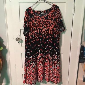 Avenue Size 26/28 Black/Coral/White patterned dress